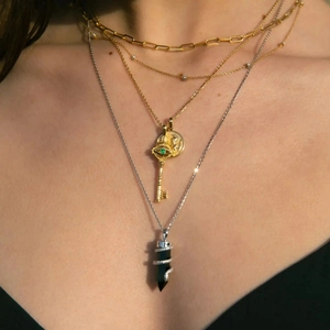 Vintage Edelstahl Anhänger Für Halskette Gold Strass Hekate Göttin Schlange Vogel Relief Medaille Boho Schmuck