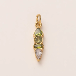 Pendentif vertical en acier doré avec des pierres de zircone vertes et transparentes