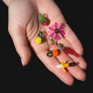 Ensemble de breloques perlées à la main avec fruits et fleurs pour sacs et étuis