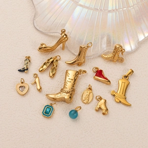 Collana con Ciondolo a Forma di Stivale da Cowboy Scarpa con Tacco Alto Pattino a Rotelle in Acciaio Inossidabile Placcato Oro 18K per Uomo Donna