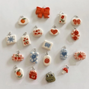 Bunte Keramik Anhänger mit Obst und Schleifen Motiven für DIY Schmuckherstellung