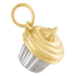 Vue détaillée du pendentif cupcake bicolore en or 18 carats avec base texturée