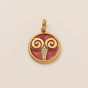 Pendentif Bélier en acier inoxydable plaqué or 18K avec émail rouge et cristaux
