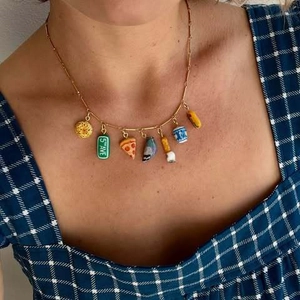 Collier à breloques New York avec pendentifs pizza et donut sur chaîne dorée