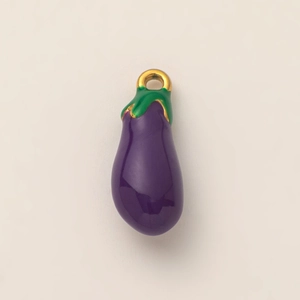 Macro di ciondolo a melanzana viola con foglie verdi e gancio placcato oro 18 carati