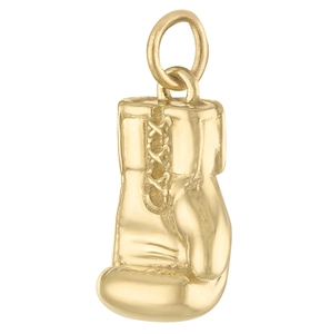 Détails d'un pendentif en forme de gant de boxe en acier inoxydable doré aux textures réalistes