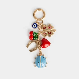 Porte-clés porte-bonheur avec anneau doré, coccinelle, cœur et trèfle à quatre feuilles
