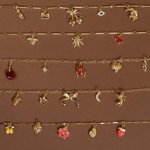 Ensemble de bracelets plaqués or 18 carats avec breloques bohèmes de fruits et abeilles