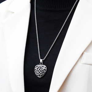 Collana vintage da uomo in acciaio con ciondolo a cuore e nodo celtico intrecciato