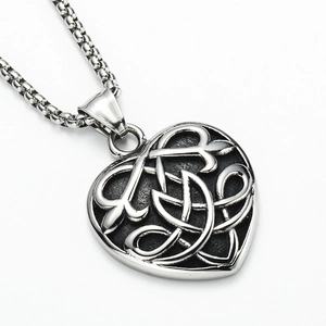 Collana da uomo con pendente a cuore in acciaio inox e nodo irlandese su catena box