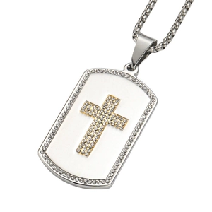 Detail einer Punk-Militär-Halskette mit funkelnden Strasssteinen und einem goldenen Kreuz
