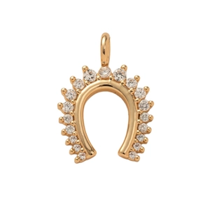 Pendentif fer à cheval doré avec zircons blancs sertis sur fond blanc pour la chance