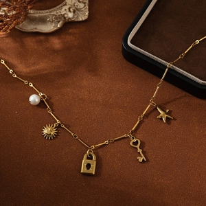 Collana placcata oro 18 carati con ciondoli a stella marina, perla, sole e cuore, lusso