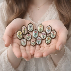 Vintage 18K vergulde rechthoekige bloemenhangers met kleurrijke emaille bloemen