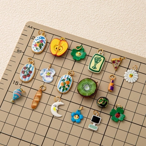 Breloques colorées en émail motifs fruits et vie avec anneaux dorés pour bijoux DIY