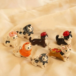 Set di sette ciondoli colorati a forma di gatto placcati oro 14K per gioielli fai da te