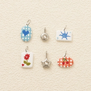 Ensemble de six breloques en acier titane 18k avec motifs nœuds et fruits pour bijoux DIY