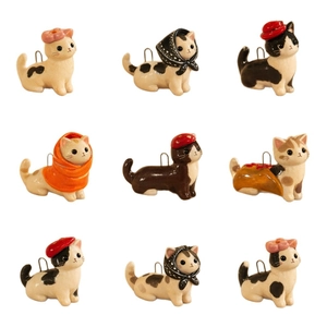 Set di 9 ciondoli a forma di gatto con smalto colorato e anelli in metallo placcato oro 14K