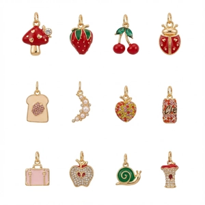 Set de 12 dijes coloridos de esmalte con motivos de frutas e insectos bañados en oro
