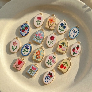 Colgantes florales cuadrados coloridos chapados en oro para hacer collares de bricolaje