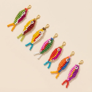 Handgefertigte bunte Perlenfisch-Anhänger mit goldenem Verschluss für Taschen und Schlüssel