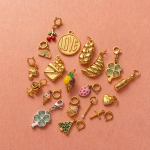 Edelstahl DIY Anhänger Set vergoldet mit bunten Emaille Herz und Kleeblatt Motiven