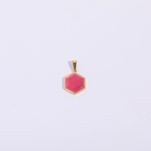 Detail van een zeshoekige gouden hanger met roze steen voor doe-het-zelf sieradenkettingen