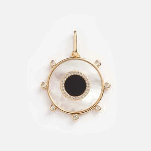 Collier vintage doré avec incrustation nacre et centre de cercle noir élégant