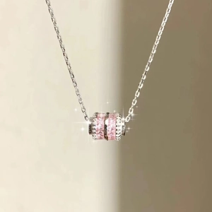 Collar con colgante cilíndrico de circón rosa en plata S925 con cristales