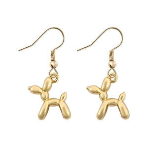 Poliierte goldene Ballon-Hunde-Ohrhänger mit Metallic-Finish und Haken auf weißem Grund