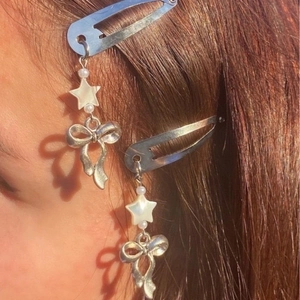 Set di fermagli per capelli retrò Y2K con stella, fiocco e perle bianche per donne