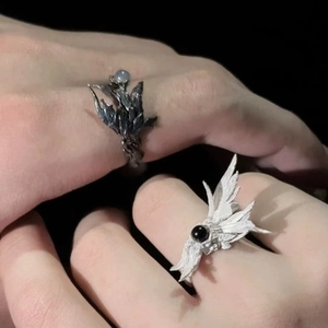 Anello Aperto Ali di Angelo Gotico per Coppie Retro Nero Bianco Piuma Regolabile in Lega di Zinco Con Pietra Preziosa Sintetica