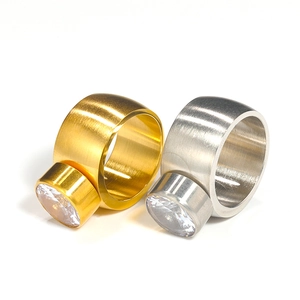 Hip-Hop-Ring aus Titanstahl für Herren mit großem Zirkon in Gold- und Silberoptik