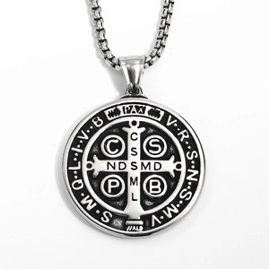Collar con colgante medalla exorcista San Benito estilo punk vintage en acero inoxidable