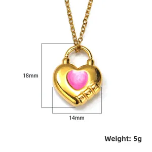 Collier cadenas cœur en or 18k avec centre rose et dimensions de 18 mm par 14 mm