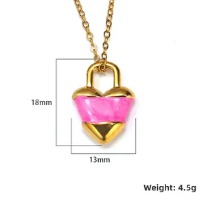 Collier pendentif cœur en or 18 carats avec incrustation de marbre rose
