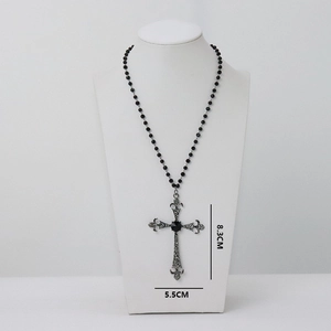 Collier croix punk Y2K avec perles noires et grand pendentif argenté pour femme