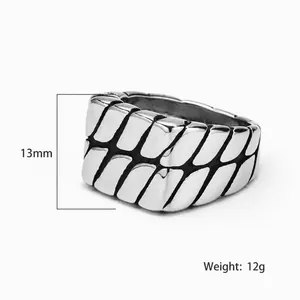 Breiter Punk-Ring aus Titanstahl mit industrieller Textur, 13mm Breite und 12g Gewicht