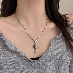Gothik Kreuz Rose Rebe Anhänger Halskette Für Damen Zinklegierung Rote Blume Dornenkette Y2K Cool Punk Schmuck Geschenk