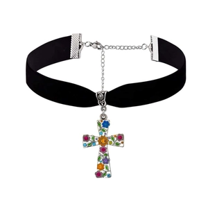 Collar gargantilla de terciopelo negro con colgante de cruz floral colorida y broche de plata