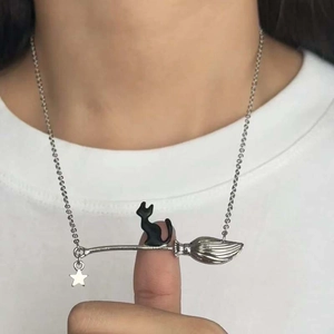 Collana gatto strega di Halloween retrò con scopa d'argento e ciondolo a stella