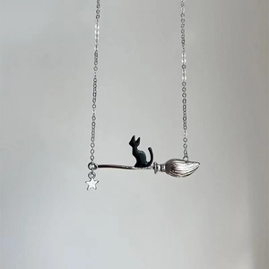Collana con Ciondolo a Forma di Gatto della Strega su Manico di Scopa Halloween Vintage con Ciondolo a Stella Gioielli in Lega Gotica Donna