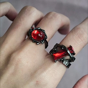 Anillo Gótico Oscuro Retro Con Gema Roja para Hombre Mujer Punk Aleación de Zinc Textura de Espinas Hueco Geométrico Personalidad Ajustable Joyería