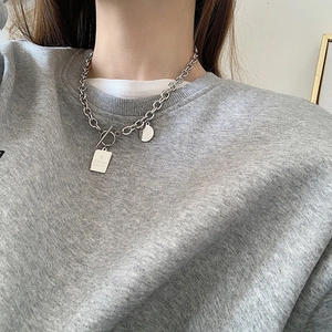 Collana unisex in acciaio inossidabile argento con pendente rettangolo GRACE e chiusura in T