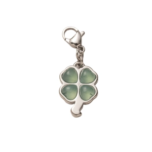 Ciondolo quadrifoglio argento con pietre preziose verde chiaro e chiusura a moschettone