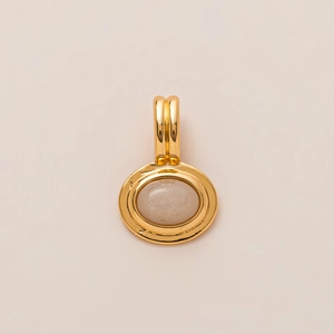 Vintage ovale hanger verguld met 18K goud en een elegante gebroken witte maansteen