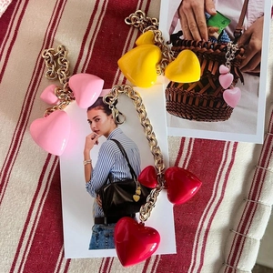 Colorful resin heart keychain set with gold metal lobster clasp for bags and phones
