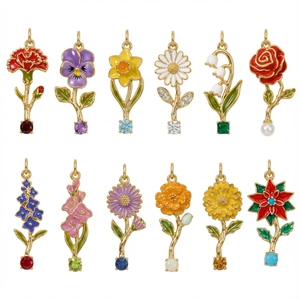 Set di dodici ciondoli floreali in smalto con pietre preziose colorate in finitura oro
