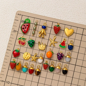 Pendentifs colorés en fruits et pierres fines en acier inoxydable doré 18 carats sur grille