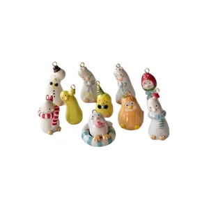 Lot de 10 mignons pendentifs en céramique avec animaux, écharpes et nœuds colorés